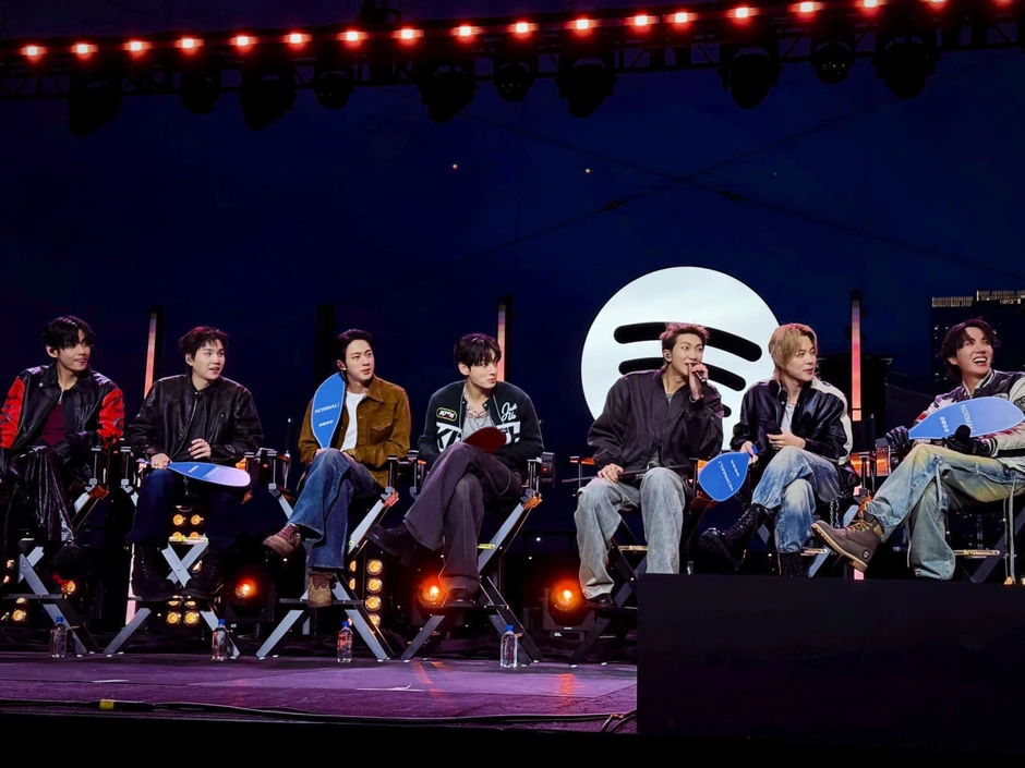 BTS đẹp trai xuất ngoại, Jung Kook bắn tiếng Anh thả thính cực mượt ở Mỹ