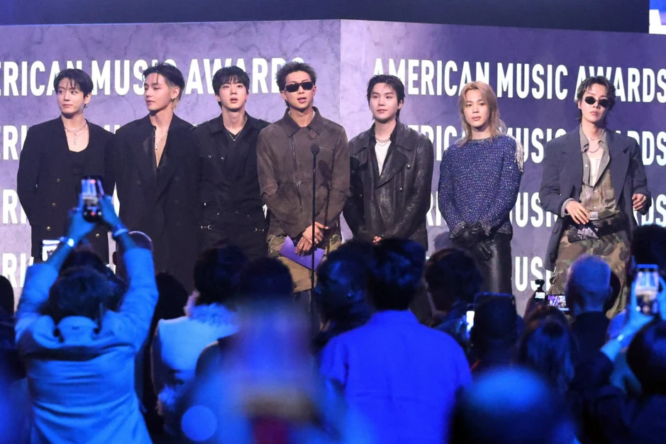 BTS được đặc cách đi trễ tại lễ trao giải lớn nhất nước Mỹ, cả triệu người nín thở chờ đợi BTS được đặc cách đi trễ tại lễ trao giải lớn nhất nước Mỹ, cả triệu người nín thở chờ đợi