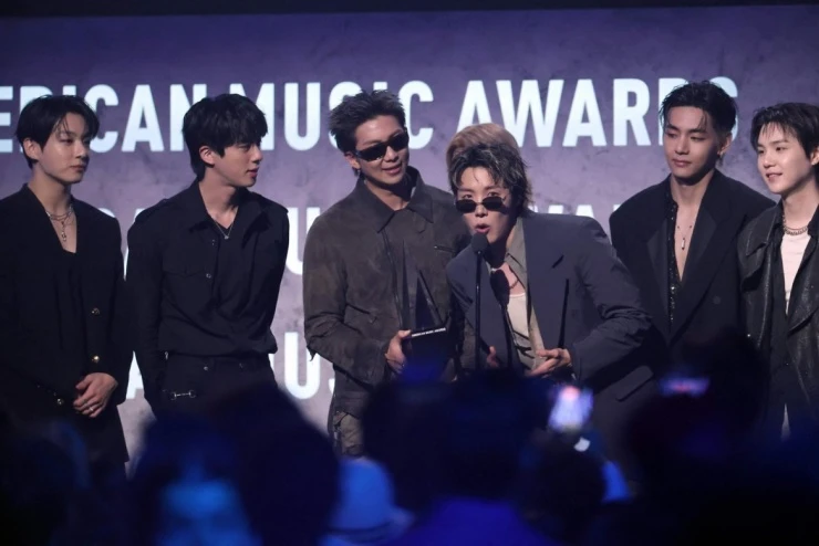 BTS vượt Taylor Swift và Bruno Mars, thắng lớn tại AMAs 2026