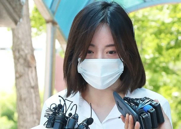 Cả showbiz run sợ trước lời khai của thiên kim tập đoàn sữa nghiện ma túy, bị truy nã từ Campuchia về
