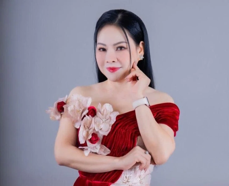 Ca sĩ Đông Đào là ai?