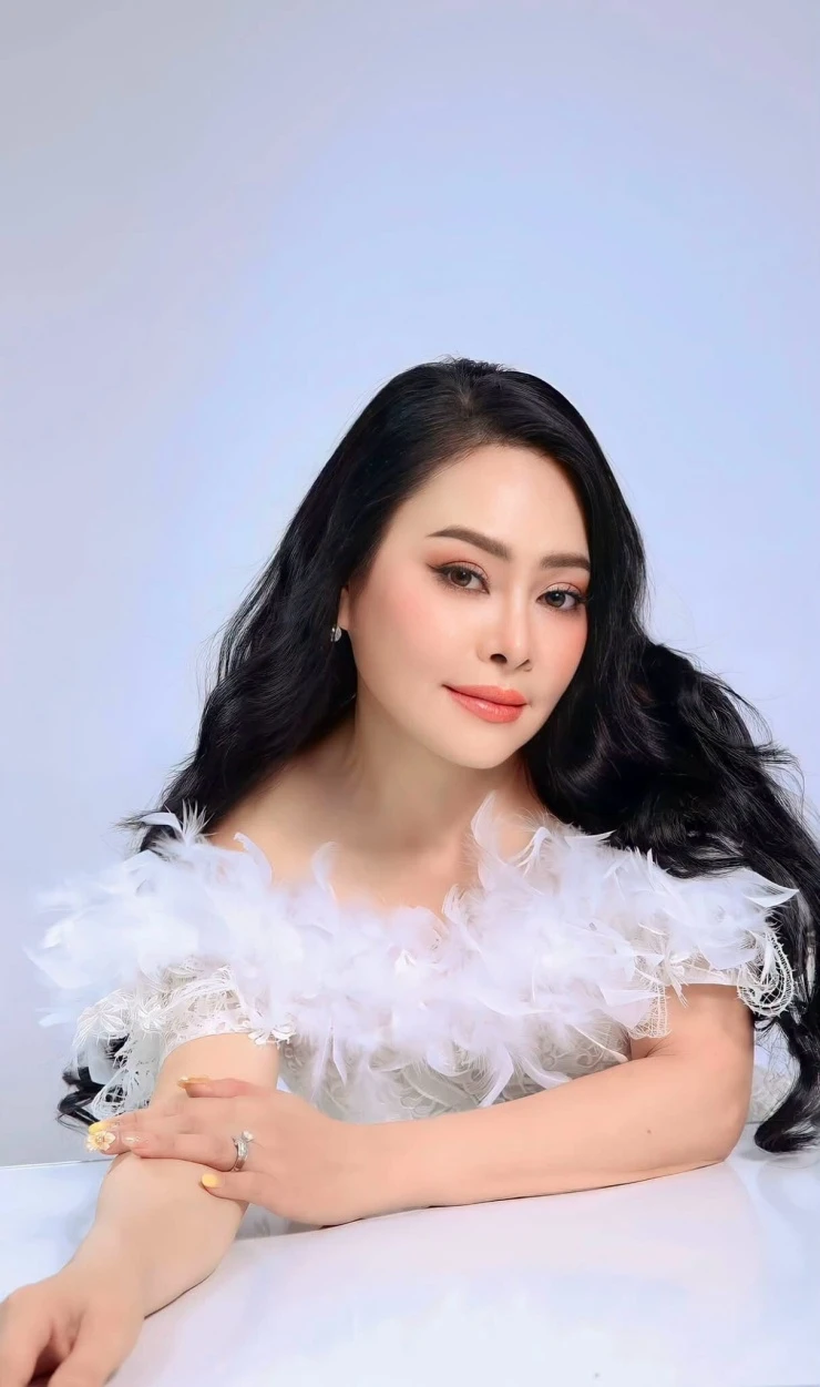 Ca sĩ Đông Đào là ai?