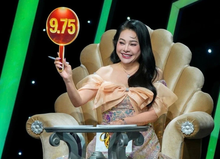 Ca sĩ Đông Đào là ai?