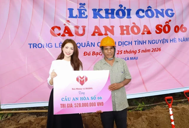 Ca sĩ Hòa Minzy đón sinh nhật đặc biệt ở tuổi 31