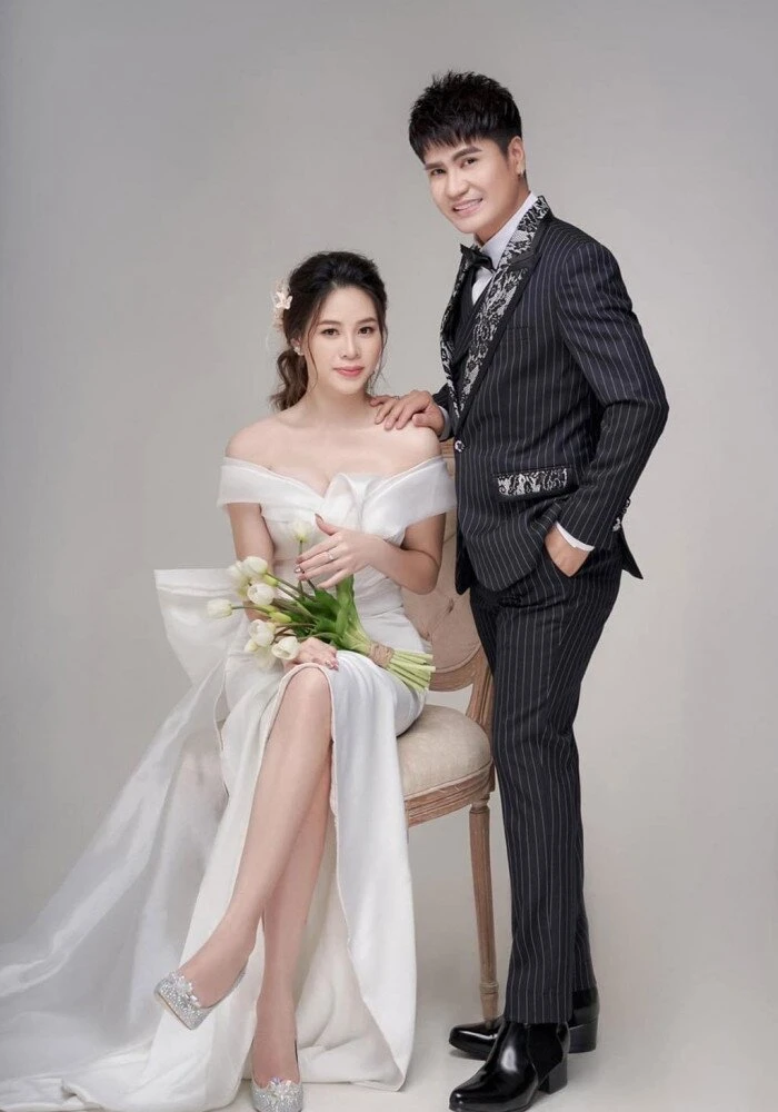 Ca sĩ Lương Gia Huy U50 viên mãn hôn nhân, yêu chiều vợ trẻ kém 18 tuổi