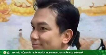 Ca sĩ Mạnh Quỳnh bất ngờ từ Mỹ về Việt Nam, phải ngồi xe lăn, chống nạng