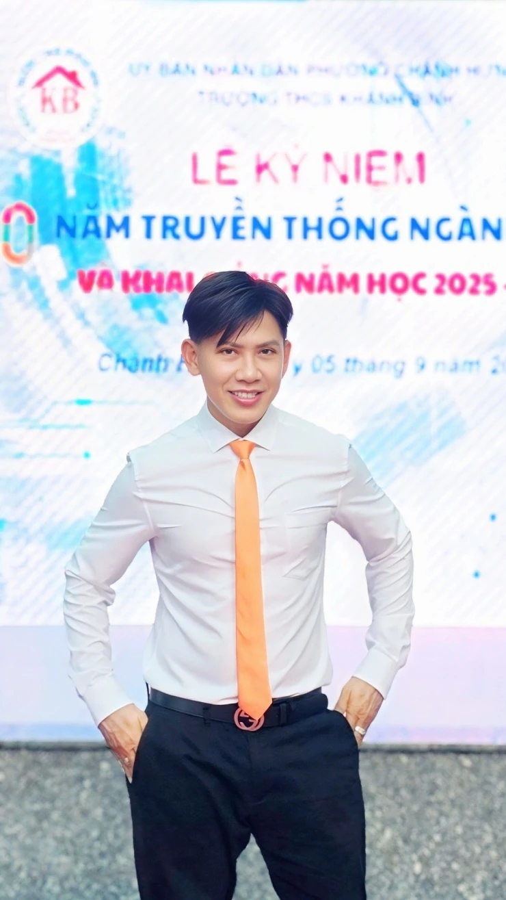 Ca sĩ Mưa bụi nổi tiếng Việt Nam là thầy giáo dạy Toán suốt 40 năm