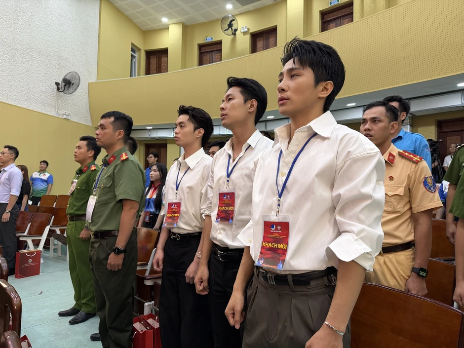 Ca sĩ Ngô Kiến Huy tham gia câu lạc bộ tại Công an TPHCM