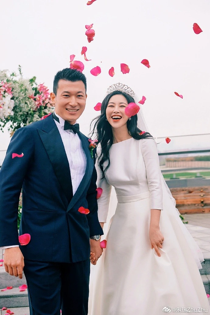 Camera thường "bóc trần" nhan sắc thật gây sốc của mỹ nhân showbiz đang bị 99,9% đàn ông từ chối Camera thường "bóc trần" nhan sắc thật gây sốc của mỹ nhân showbiz đang bị 99,9% đàn ông từ chối