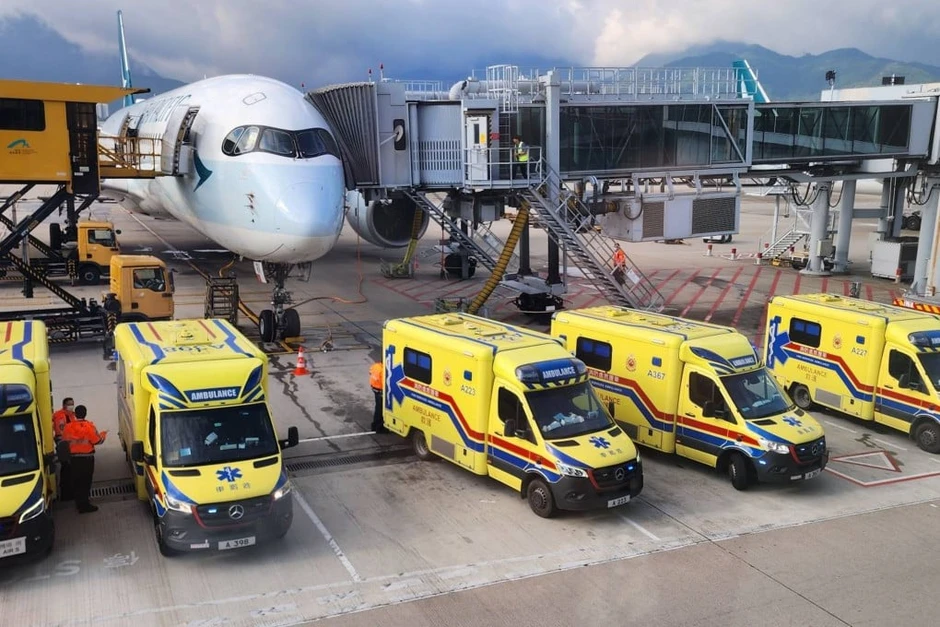 Cận cảnh bên trong chuyến bay Cathay Pacific “rơi tự do”: 10 người bị thương, hành khách la hét thất thanh trong hoảng loạn
