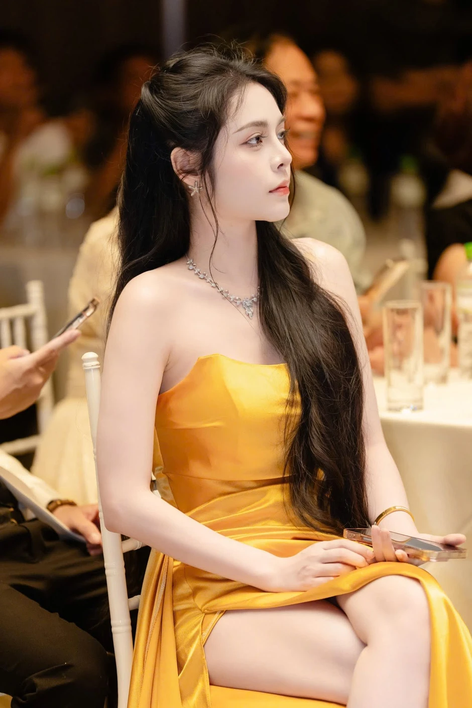 Cận cảnh khoảnh khắc đời thường của nữ diễn viên phim "Quỳnh Búp Bê" giản dị mà vẫn cuốn hút khó cưỡng Cận cảnh khoảnh khắc đời thường của nữ diễn viên phim "Quỳnh Búp Bê" giản dị mà vẫn cuốn hút khó cưỡng