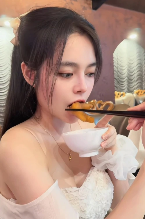 Cận cảnh khoảnh khắc đời thường của nữ diễn viên phim "Quỳnh Búp Bê" giản dị mà vẫn cuốn hút khó cưỡng Cận cảnh khoảnh khắc đời thường của nữ diễn viên phim "Quỳnh Búp Bê" giản dị mà vẫn cuốn hút khó cưỡng