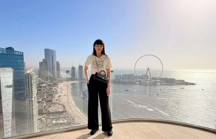 Căn hộ siêu sang trên bãi biển Dubai của Kha Mỹ Vân