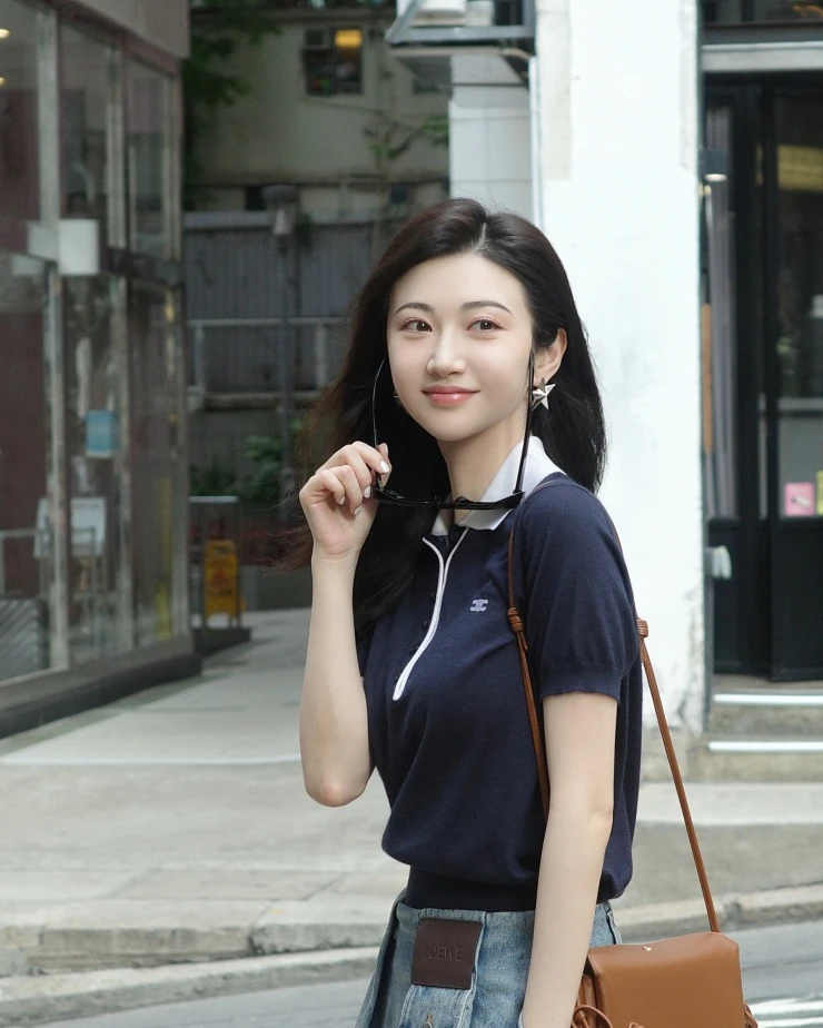 Cảnh Điềm đi làm đẹp sau khi bị tỷ phú kiện đòi sính lễ Cảnh Điềm đi làm đẹp sau khi bị tỷ phú kiện đòi sính lễ