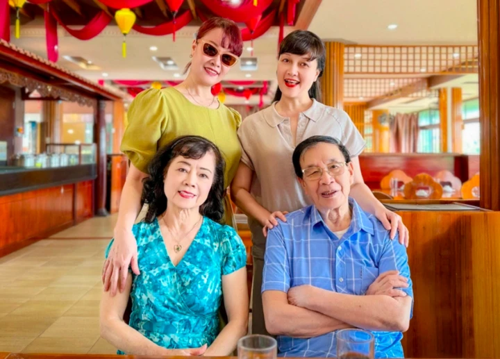 Cặp chị em sao Việt giống nhau đến khó tin từng lọt top hoa hậu