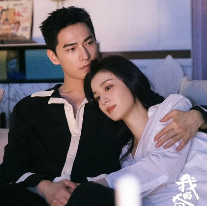Cặp đôi đẹp nhất showbiz lộ clip vào khách sạn hẹn hò còn sống chung quấn quýt, ai dè chia tay bất thình lình