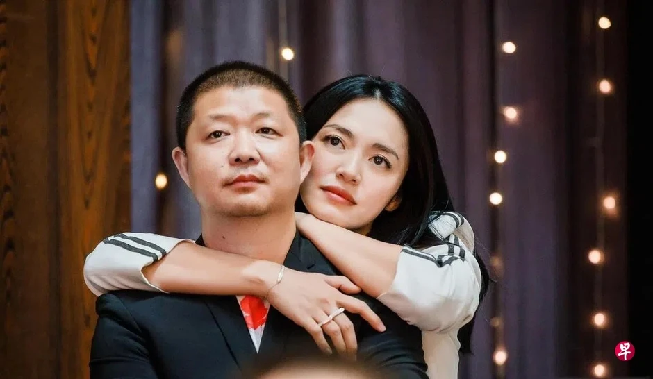 Cặp tiên đồng - ngọc nữ showbiz đang yêu đương mặn nồng, ai ngờ bị 1 đàn chị chen chân "phá banh"?