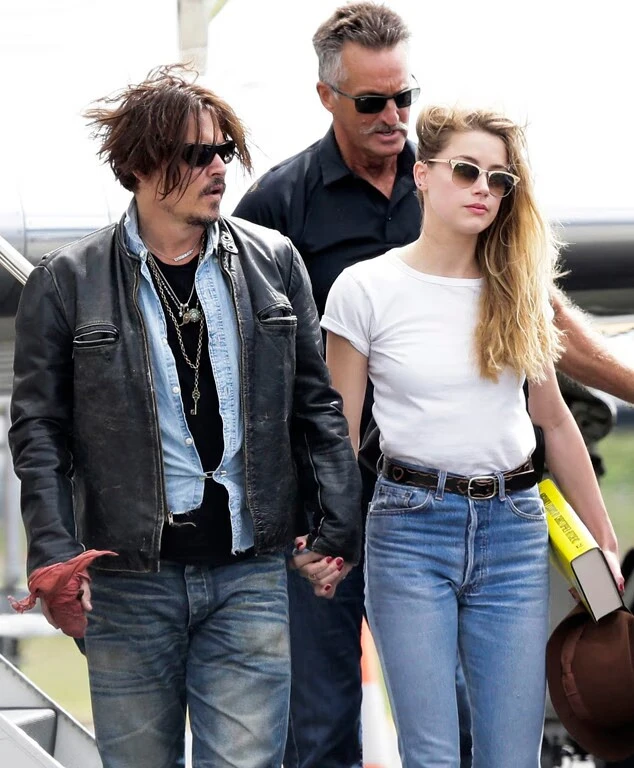 Cara Delevingne kể từng hẹn hò Amber Heard, Johnny Depp phát điên vì ghen Cara Delevingne kể từng hẹn hò Amber Heard, Johnny Depp phát điên vì ghen