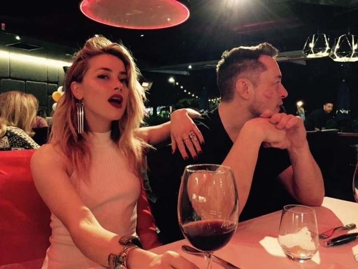 Cara Delevingne kể từng hẹn hò Amber Heard, Johnny Depp phát điên vì ghen Cara Delevingne kể từng hẹn hò Amber Heard, Johnny Depp phát điên vì ghen
