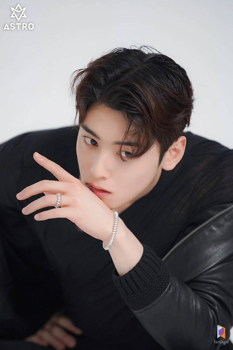 Cha Eun Woo đăng tâm thư xin lỗi khán giả, có động thái giữa ồn ào trốn thuế chấn động Kbiz