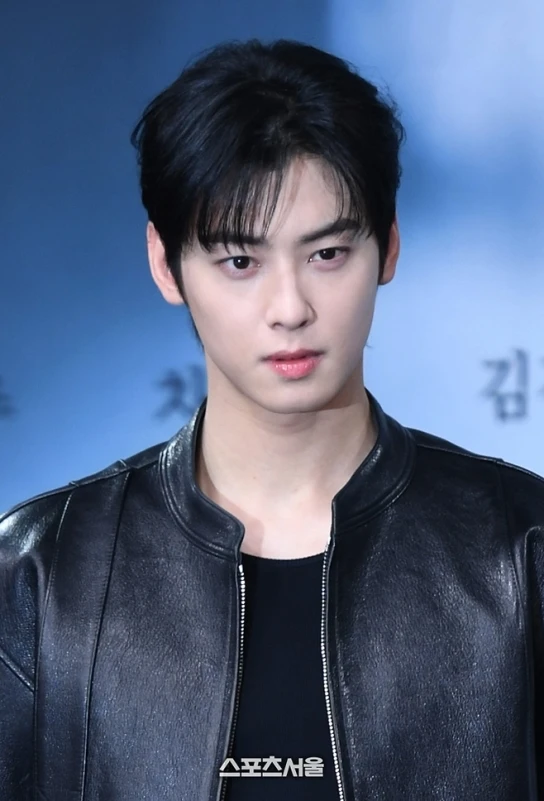 Cha Eun Woo xác nhận đã đóng thuế 200 tỷ won