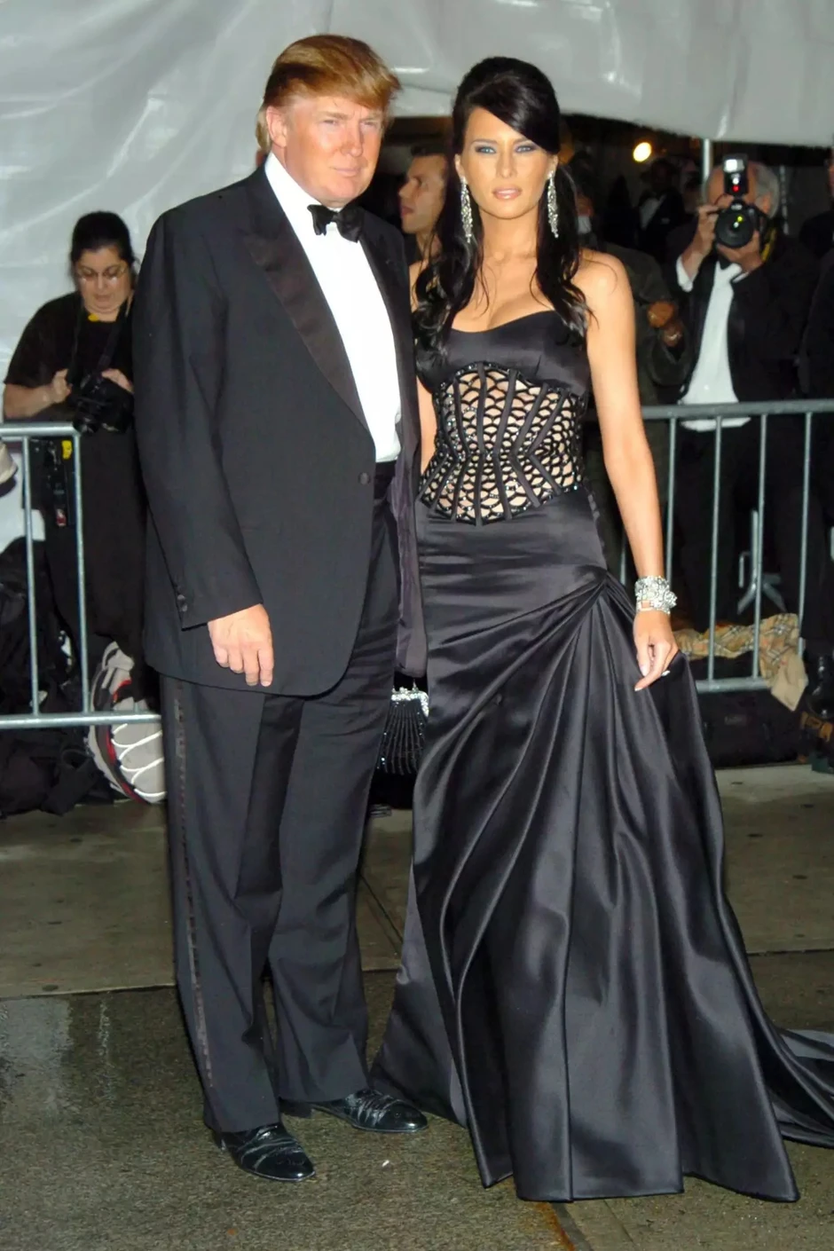 Chấn động danh sách đen Met Gala: Vợ chồng con cả ngỗ nghịch của Beckham top 1, top 3 "đút lót cửa sau" để có vé vào phút chót Chấn động danh sách đen Met Gala: Vợ chồng con cả ngỗ nghịch của Beckham top 1, top 3 "đút lót cửa sau" để có vé vào phút chót