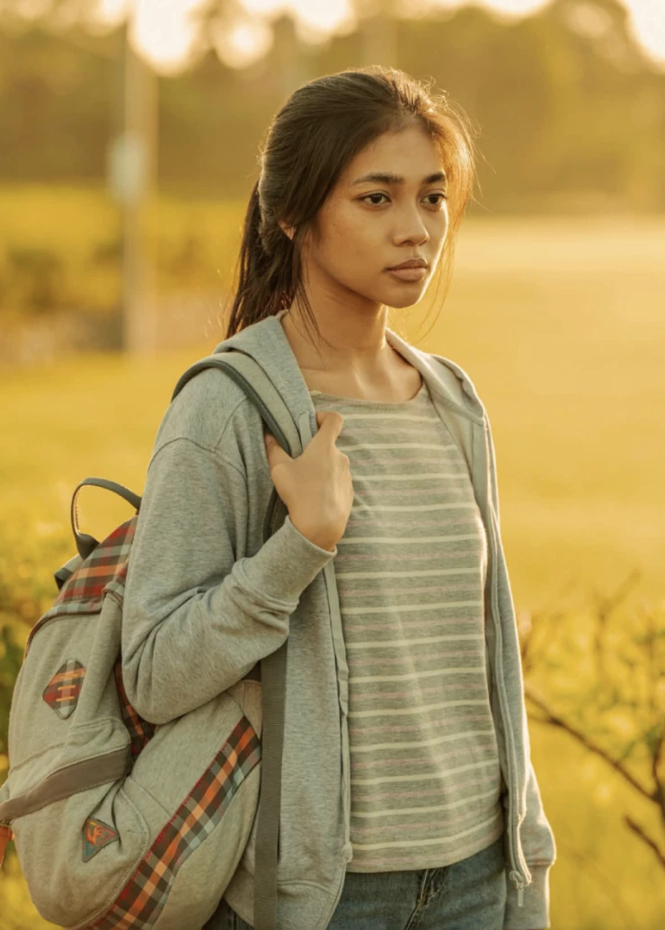 Chân dung Á hậu đậu casting phim Trại buôn người nhờ màn tẩy trang, khoe mặt mộc