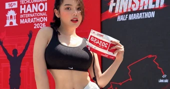 Check-in giải chạy, hot gymer tạo dáng chấn động khiến CĐM thích thú