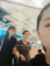 Chị đại The Voice bắt trợ lý đứng quạt hàng giờ đồng hồ vì sợ nóng, lật giở "bệnh án ngôi sao" mà phát hoảng