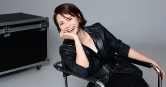 Chị Đẹp khổ nhất showbiz: Bị chồng "cắm sừng", giấu nhẹm giọng hát vạn người mê suốt 20 năm