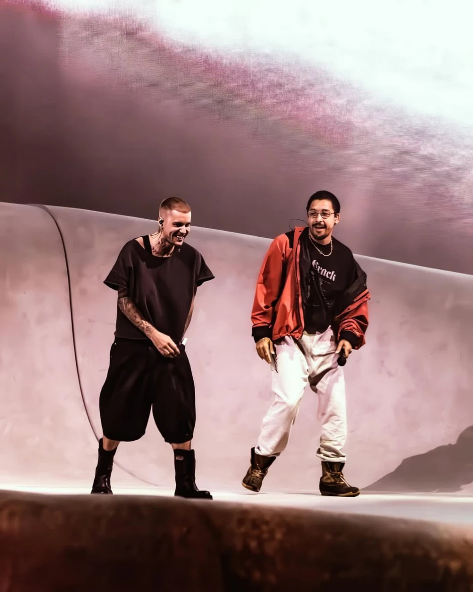 Chỉ Justin Bieber mới dám làm bật nhạc hát karaoke tại Coachella Chỉ Justin Bieber mới dám làm bật nhạc hát karaoke tại Coachella