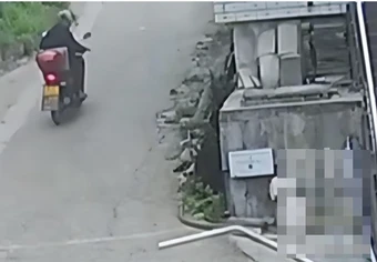 Chi tiết bất thường ở nhà hàng xóm khiến người đàn ông vội gọi cảnh sát: Kịp thời cứu mạng 2 trẻ nhỏ