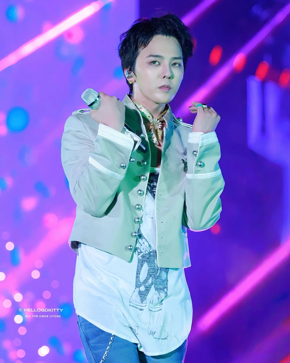 Choáng với độ giàu của G-Dragon: Chủ căn hộ 640 tỷ cho phóng thẳng siêu xe vào phòng khách, hết mua nhà đến tặng vàng 9999 cho nhân viên