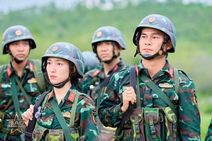 Chồng sắp cưới Hòa Minzy được khen ngoại hình rắn rỏi, đẹp trai
