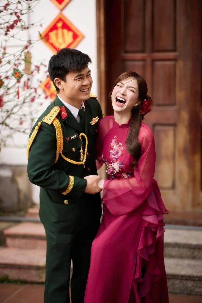 Chồng sắp cưới Hòa Minzy được khen ngoại hình rắn rỏi, đẹp trai
