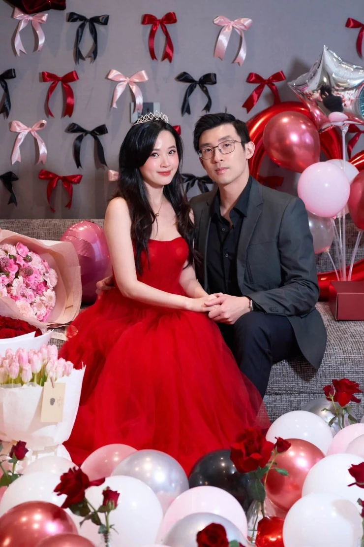Chồng thiếu gia trang trí ôtô mừng sinh nhật Midu Chồng thiếu gia trang trí ôtô mừng sinh nhật Midu