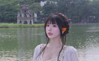 Chụp ảnh ở Hồ Gươm, bộ ảnh của cô nàng hot girl bất ngờ viral khắp MXH