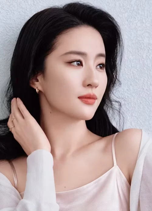Chuyện gì đang xảy ra với Lưu Diệc Phi Chuyện gì đang xảy ra với Lưu Diệc Phi