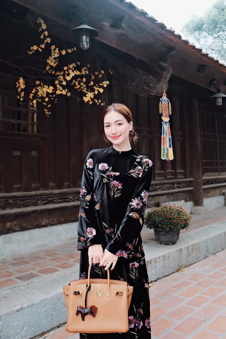 Chuyện gì khiến Hòa Minzy phải xoá gấp bài đăng bán nhà lỗ gần 1 tỷ đồng?