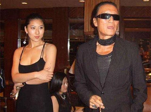 Chuyện tình của tài tử Tạ Hiền và bạn gái kém 49 tuổi