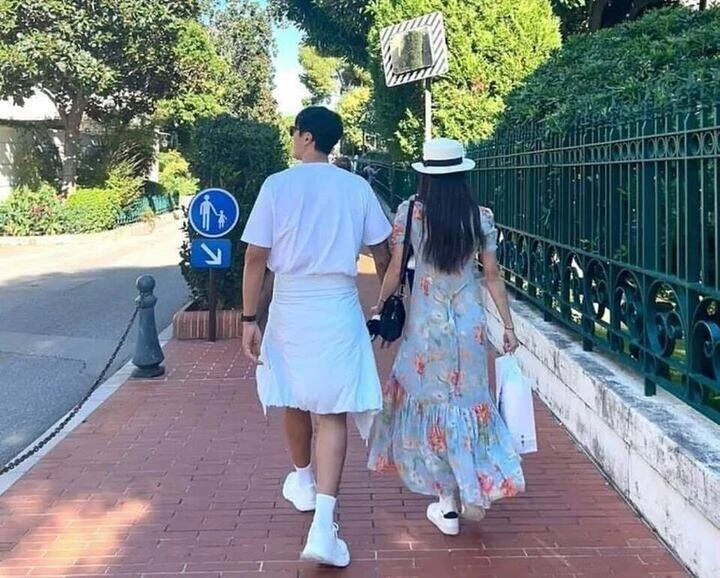 Chuyện tình ngọt ngào của tài tử Giày thuỷ tinh và vợ kém 17 tuổi Chuyện tình ngọt ngào của tài tử Giày thuỷ tinh và vợ kém 17 tuổi