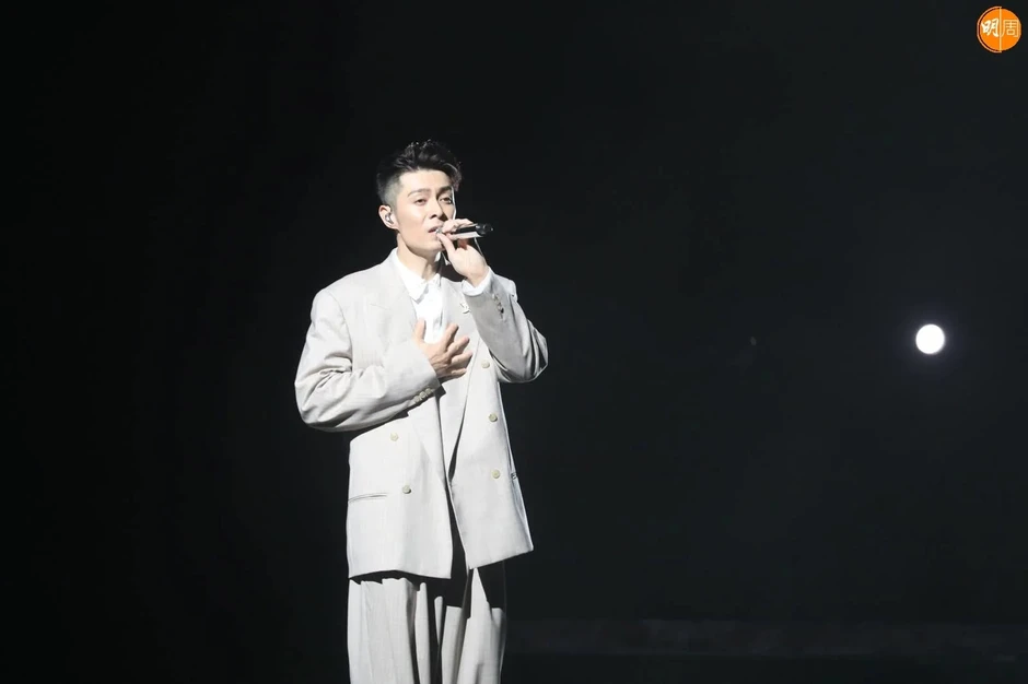 Clip: Khán giả nữ sân si “giật spotlight” của người khác, cái kết khiến MXH hả hê Clip: Khán giả nữ sân si “giật spotlight” của người khác, cái kết khiến MXH hả hê