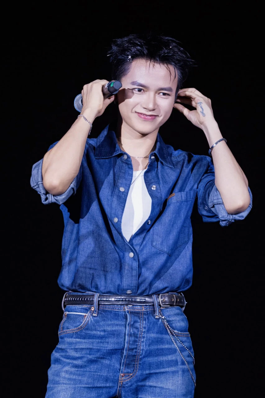 Clip khó tin của nhạc sĩ đắt show nhất Việt Nam