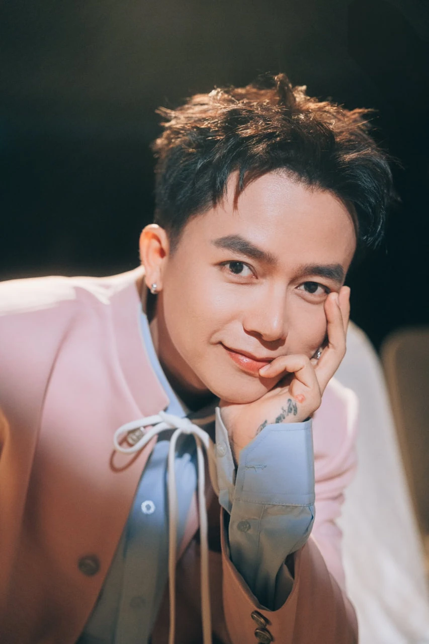 Clip khó tin của nhạc sĩ đắt show nhất Việt Nam