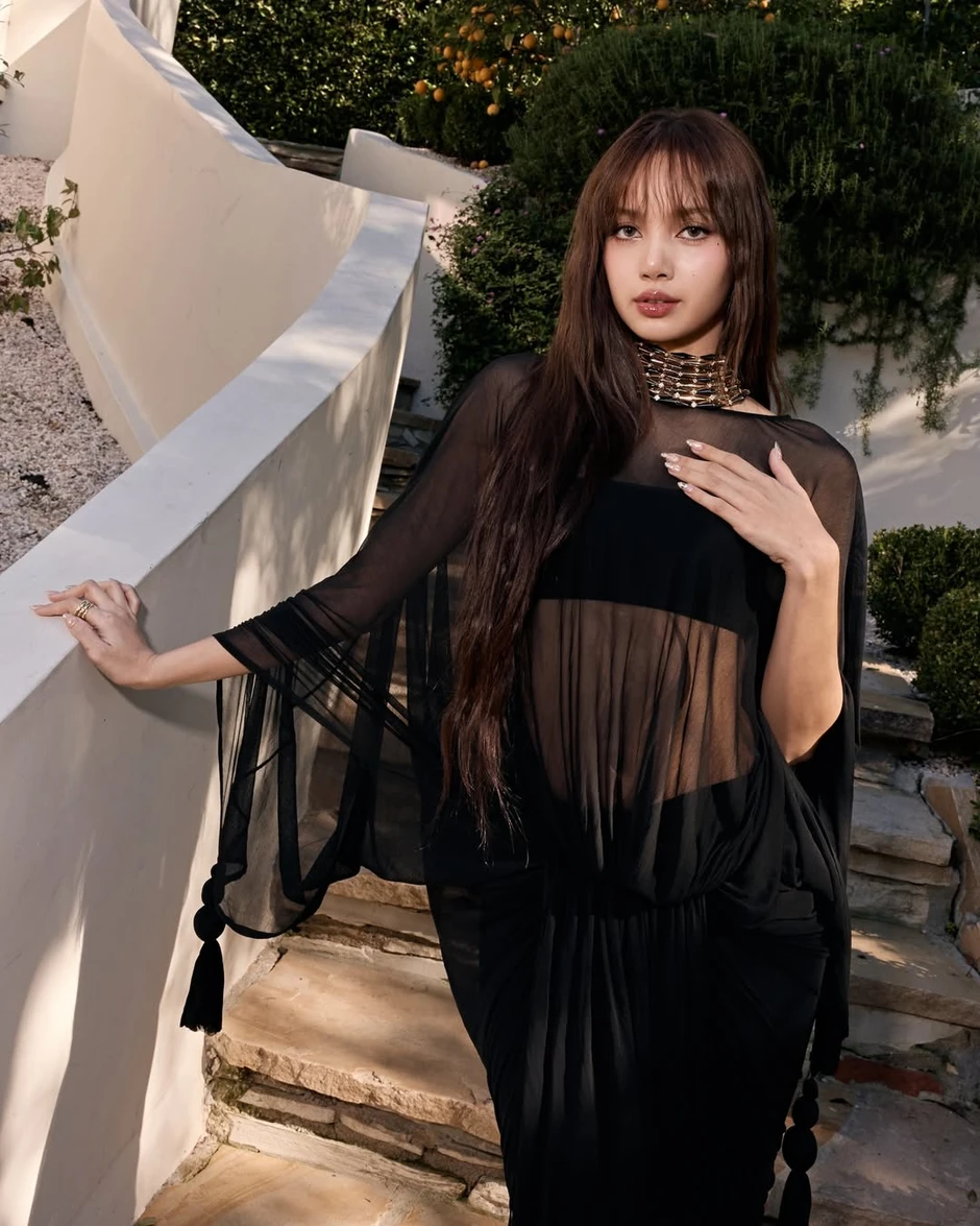 Clip Lisa (BLACKPINK) bẽ bàng vì bị Son Heung Min phớt lờ, xem như người vô hình trên sân vận động