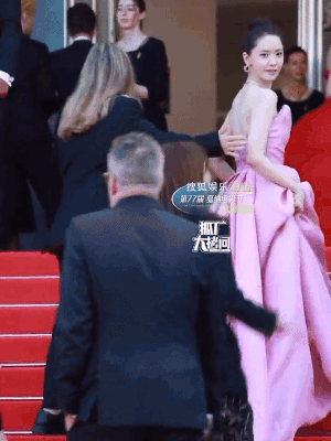 Clip sốc tại Cannes 2026: Yoona "bật mode" hủy diệt ống kính tử thần, nào ngờ bị đuổi đến tận 3 lần trên thảm đỏ?