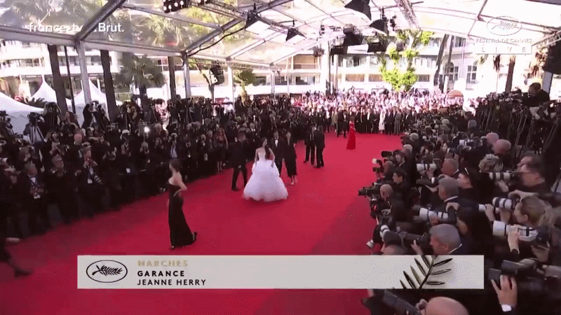 Clip sốc tại Cannes 2026: Yoona "bật mode" hủy diệt ống kính tử thần, nào ngờ bị đuổi đến tận 3 lần trên thảm đỏ?