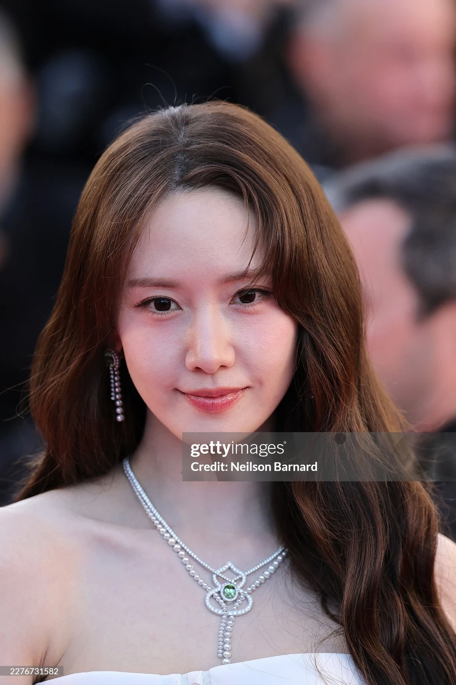 Clip sốc tại Cannes 2026: Yoona "bật mode" hủy diệt ống kính tử thần, nào ngờ bị đuổi đến tận 3 lần trên thảm đỏ?