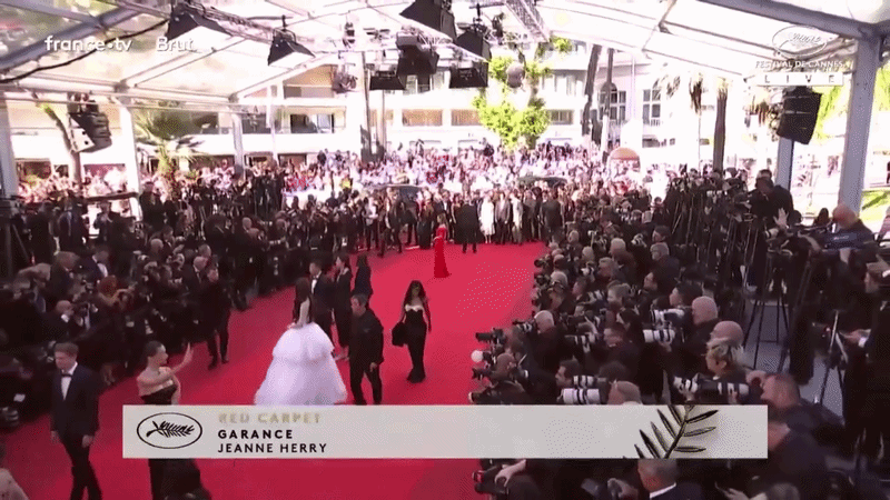 Clip sốc tại Cannes 2026: Yoona "bật mode" hủy diệt ống kính tử thần, nào ngờ bị đuổi đến tận 3 lần trên thảm đỏ?