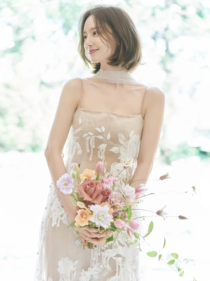 Cô dâu tháng 6 Moon Chae Won khoe ảnh cưới Cô dâu tháng 6 Moon Chae Won khoe ảnh cưới